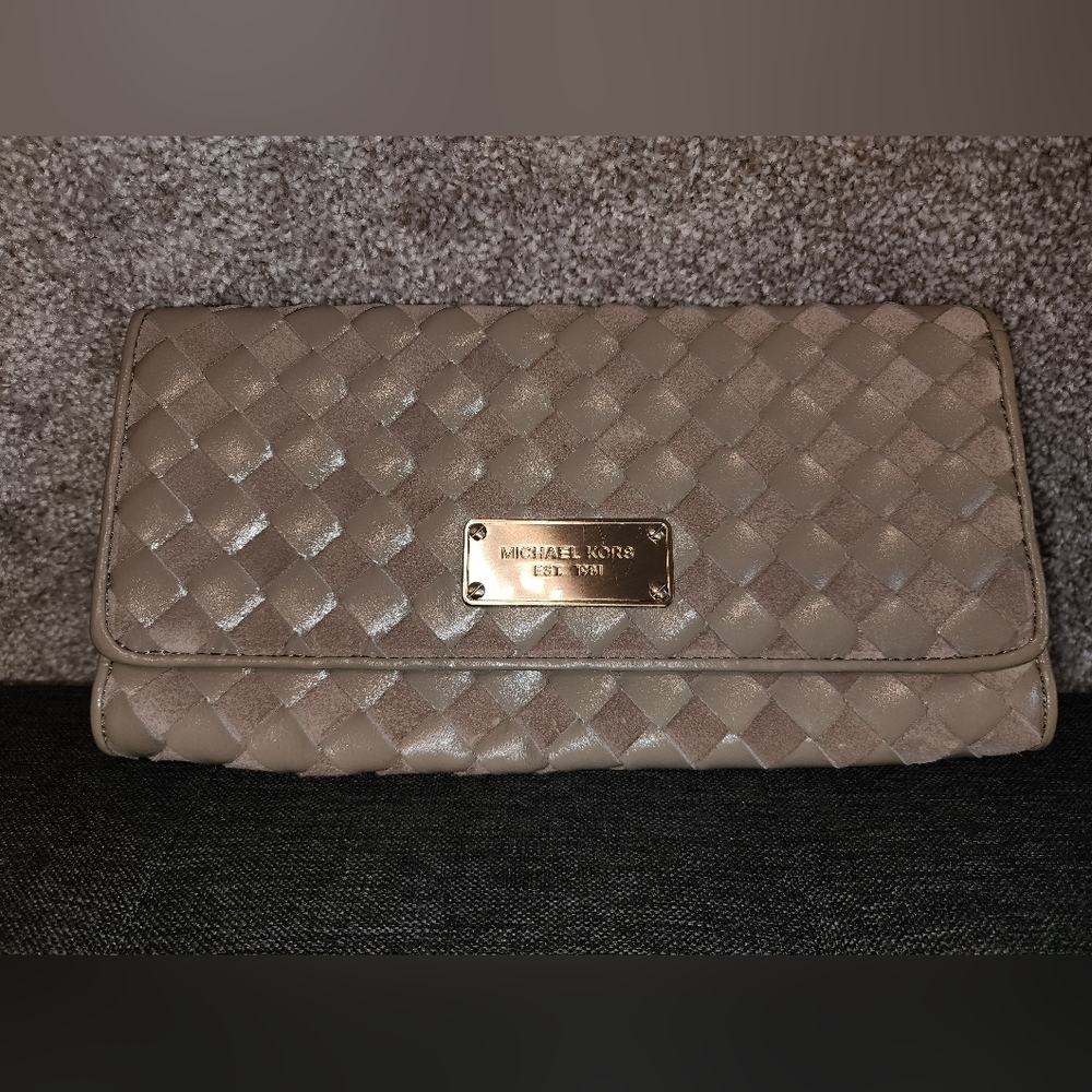 Preowned Michael Kors texture weaved Clutch‎